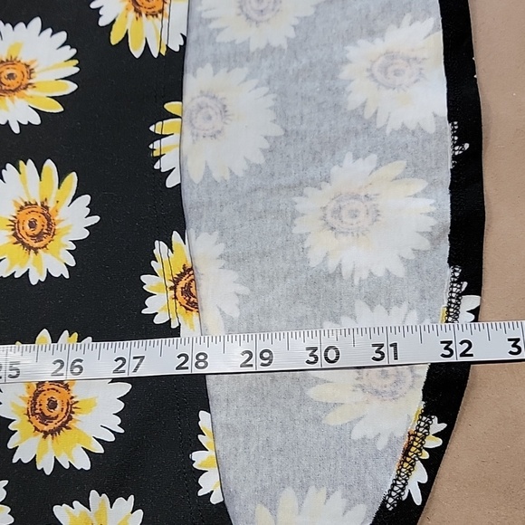 LuLaRoe Size XS Black with Daisy Pattern "IRMA" Tunic Top, NEW with Tag - Picture 9 of 13